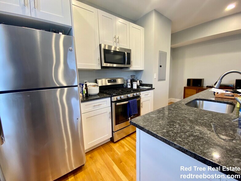 Building Photo - 407 S Huntington Ave