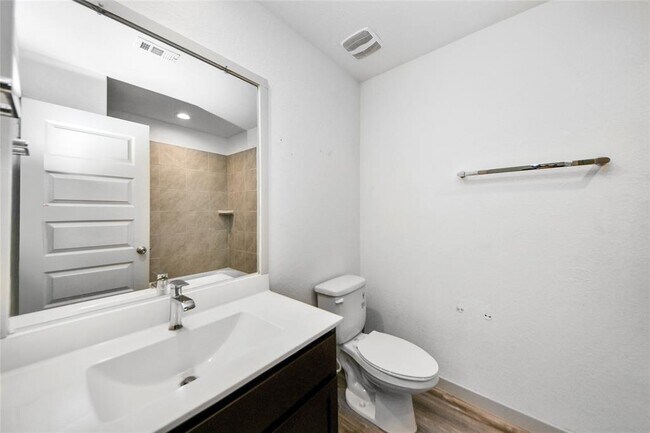 Building Photo - 14734 Sweetwater Dr