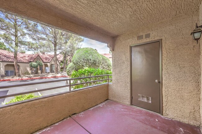 Building Photo - Fully Renovated Canyon Gate Condo | Guard Gated | Resort-Style Living