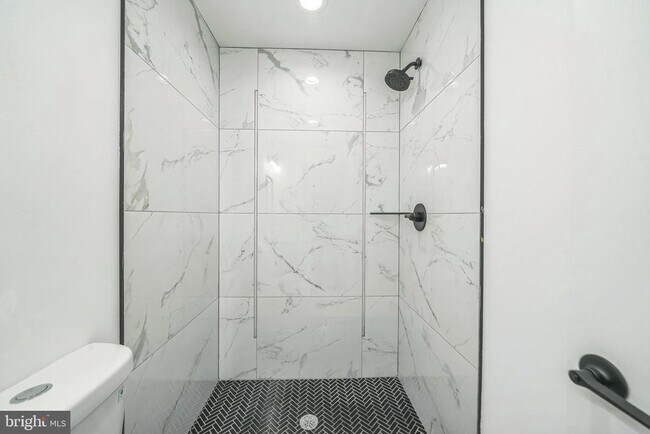 Building Photo - 1309 S 32nd St