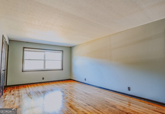 Building Photo - 2877 Whispering Hills Dr