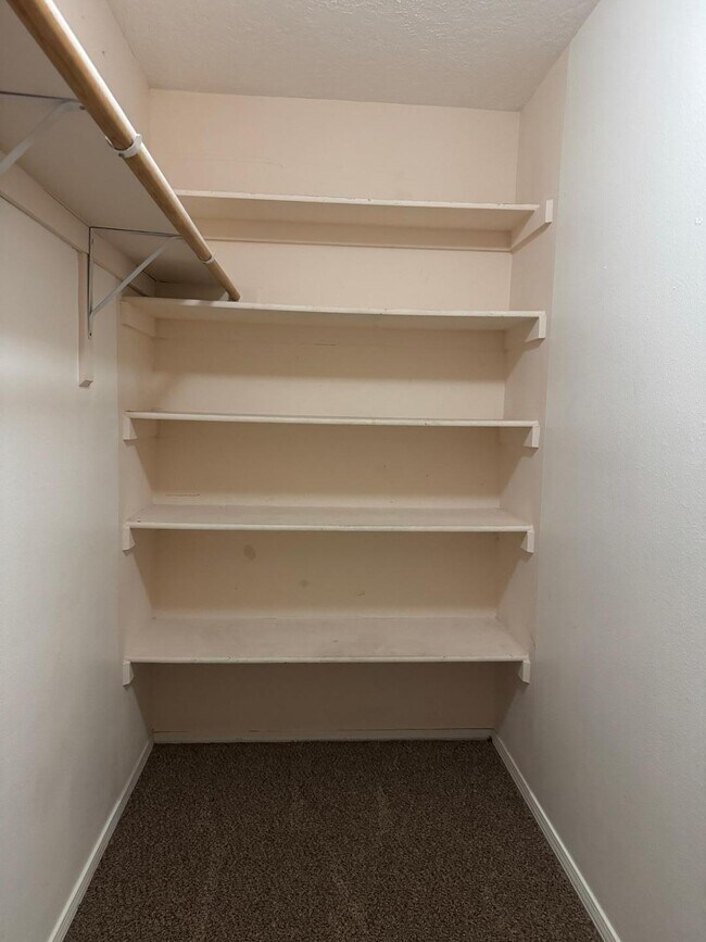 Building Photo - 256 Glenridge Park Ln NE