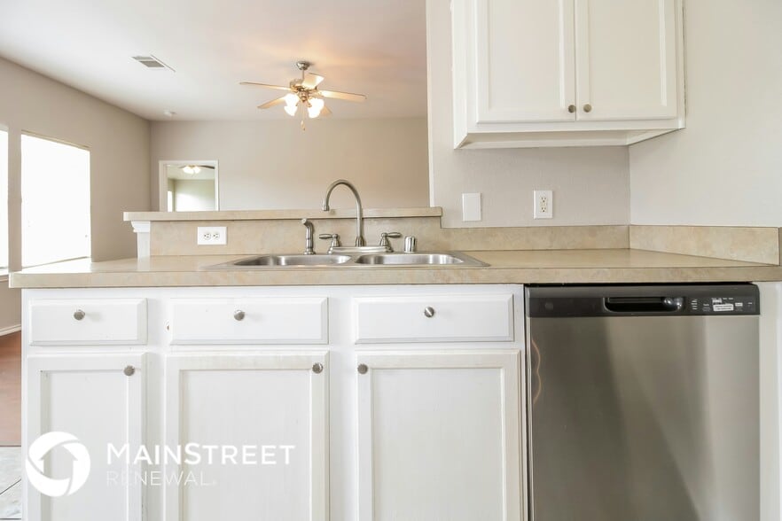 Building Photo - 405 Harvard Dr