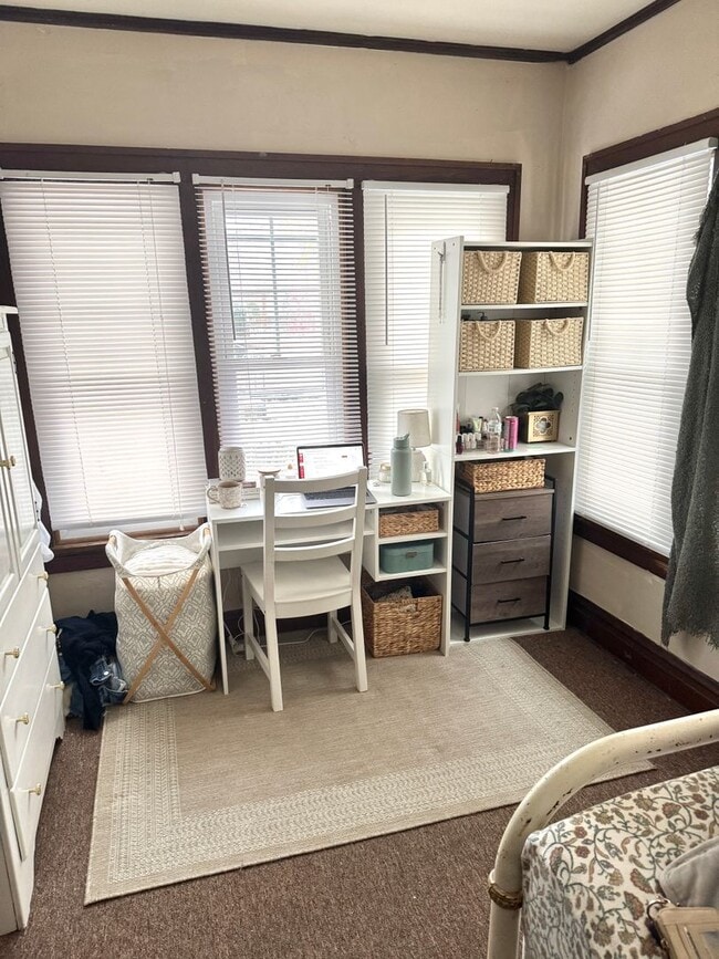 Building Photo - 6BR/2.5BA Prime Location Next to Camp Randall