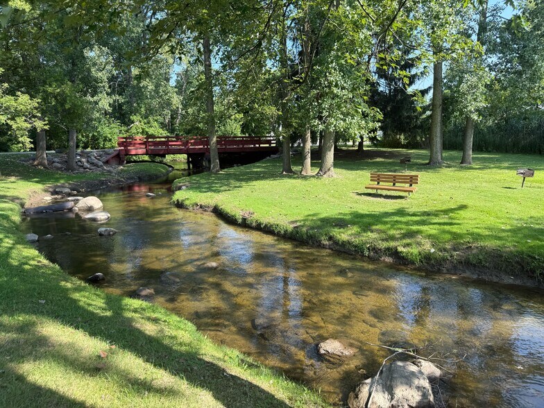 Building Photo - 11975 Creekview Ave