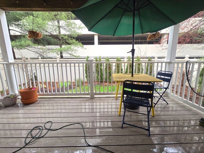 Building Photo - Rare opportunity in prestigious Hiram Square! First floor, condominium with 2-bedrooms & bonus ro...