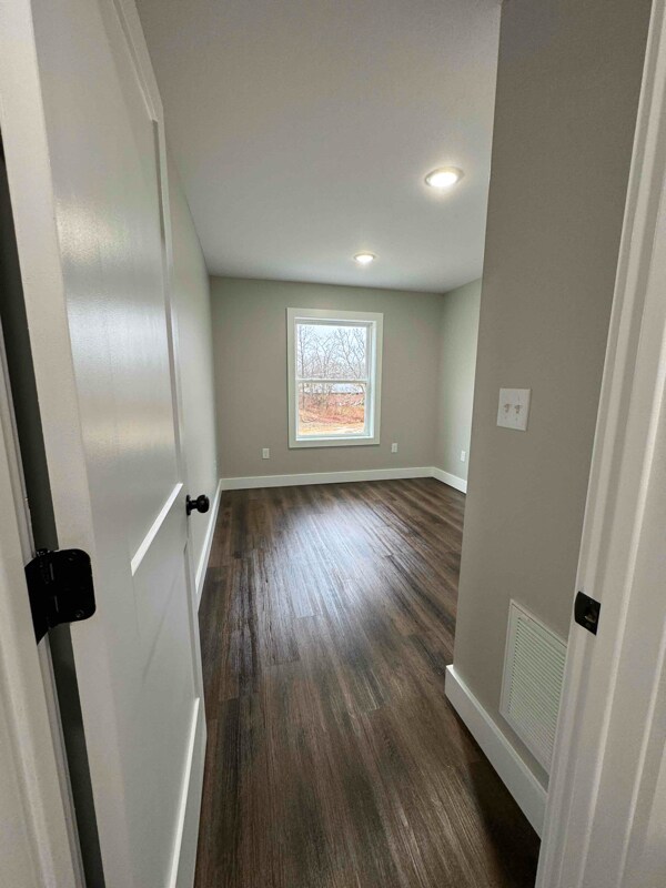 Building Photo - 56 Holloway Dr