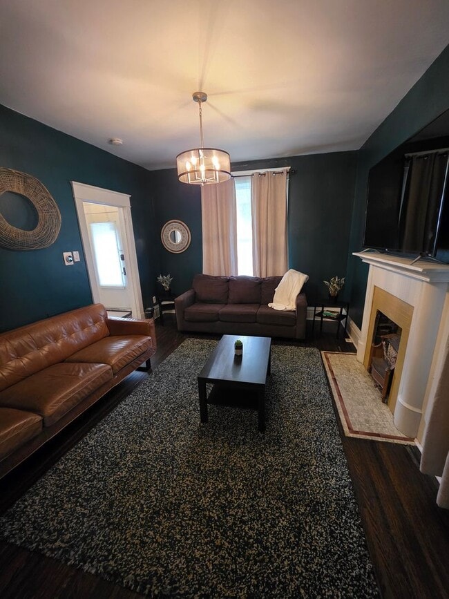 Building Photo - Newly Fully Furnished Midtown House