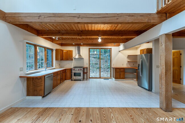 Building Photo - 38 W Mountain Ln
