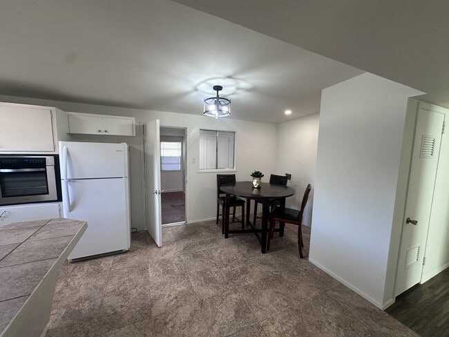 Building Photo - 2310 Oxford Cir