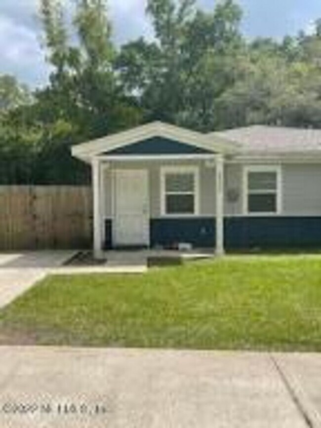 Building Photo - 3 bedroom 2 Bath