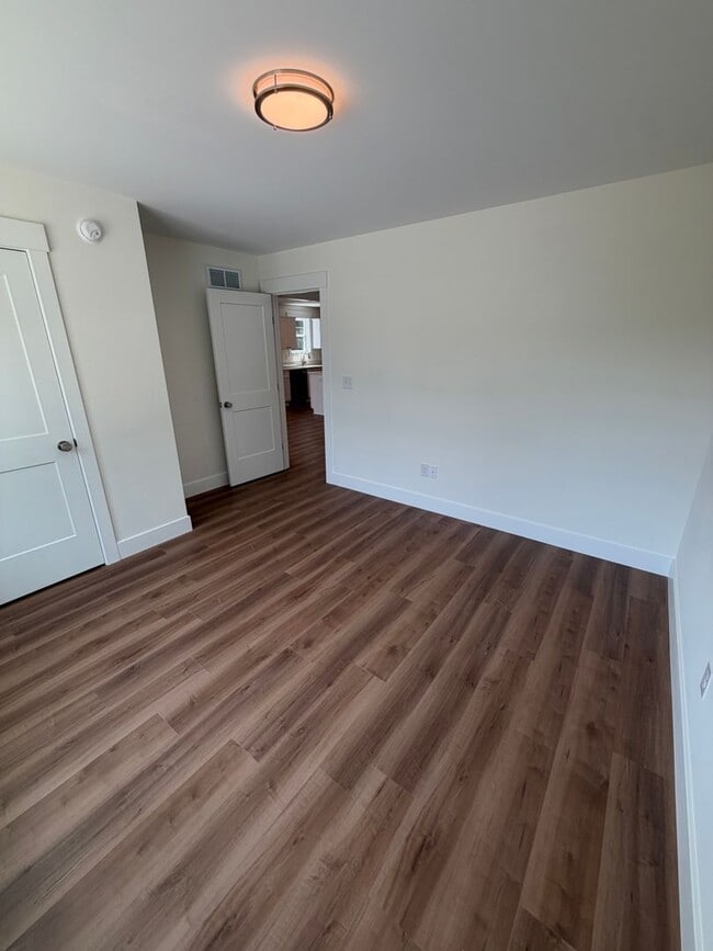 Building Photo - 221 Strawberry Alley