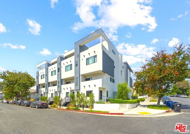 Building Photo - 497 N St Andrews Pl