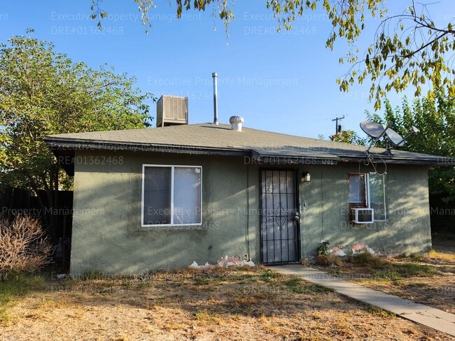 Primary Photo - 2 bedroom 1 bathroom house.