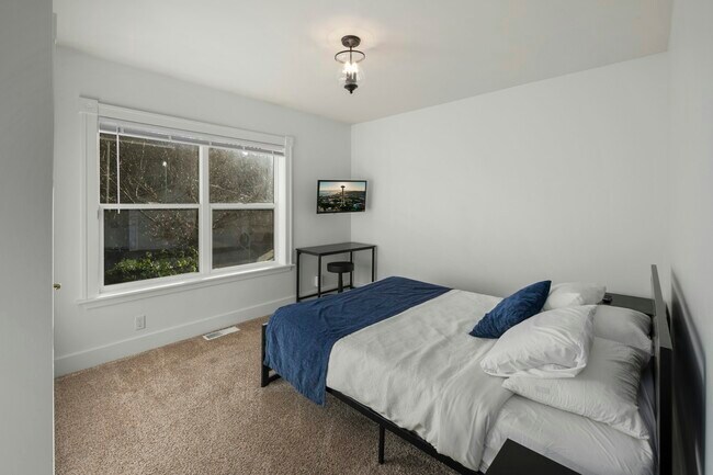 Building Photo - 20 E Dalby Rd