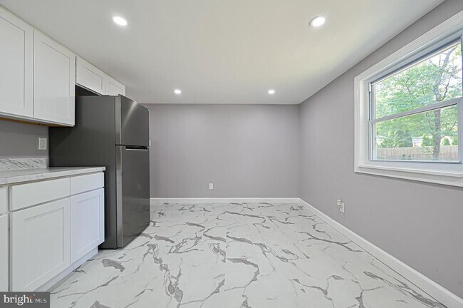 Building Photo - 2722 Sunset Ave