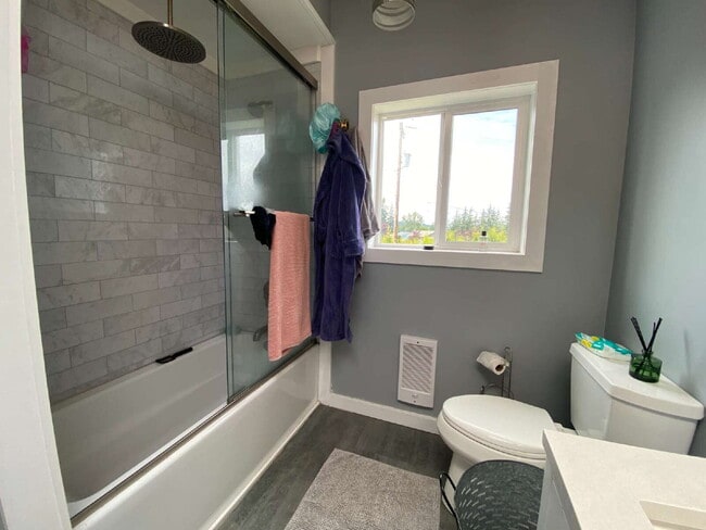 Building Photo - Spectacular Panoramic View at this 5-bed, ...