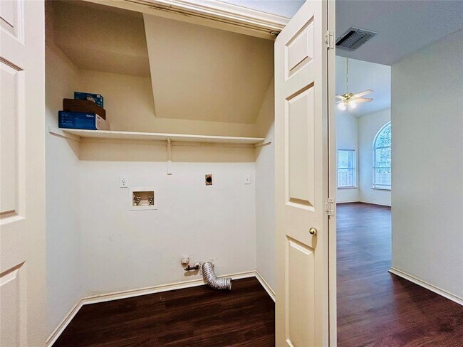 Building Photo - 2909 Lagerway Cove