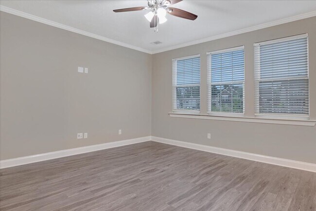 Building Photo - 5121 Heathbrook Dr