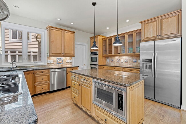 Building Photo - 7926 Long Ridge Ct