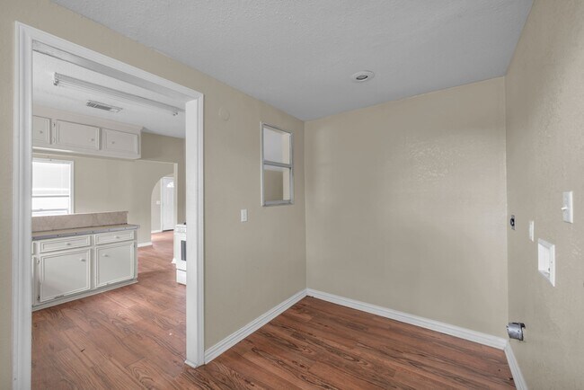 Building Photo - 7304 Kinney St