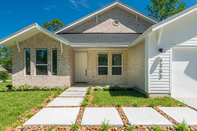 Building Photo - 3203 Hemingway Dr