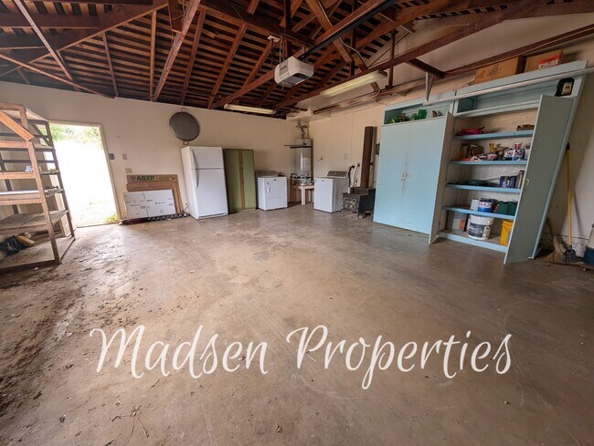 Building Photo - 6231 Pebble Ln