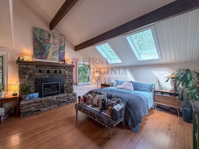 Building Photo - Furnished 4Bedroom/3.5 Bath Home in Ivy