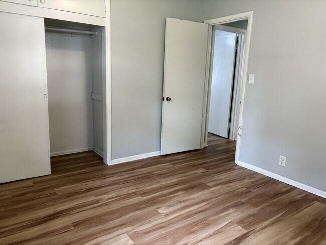 Building Photo - 1524 Waldman Ave