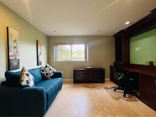 Building Photo - 7834 Edgewater Dr