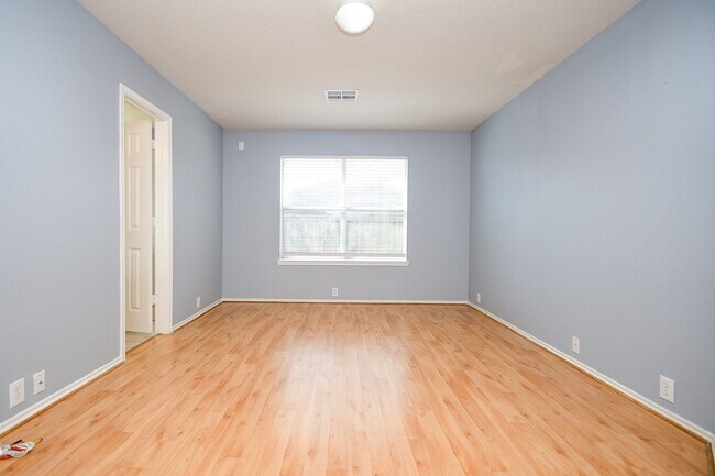 Building Photo - 6003 Baldwin Elm St