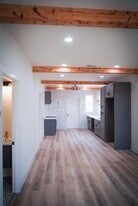 Building Photo - 156 S Pecan St