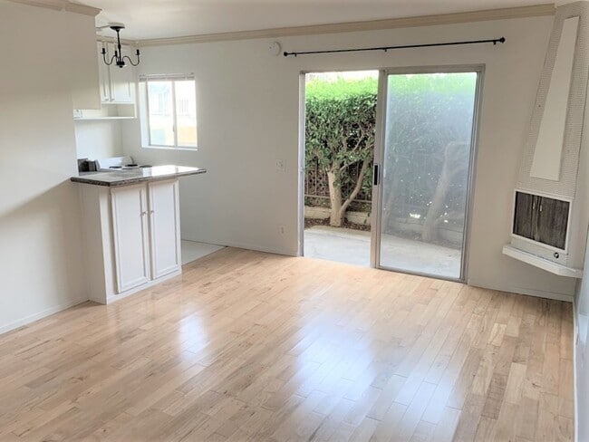 Building Photo - MR0021 (RUBS)