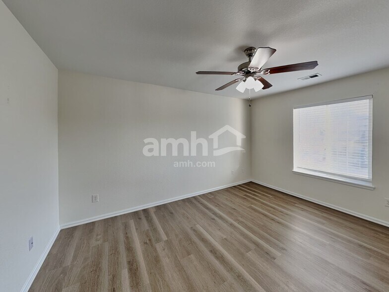 Building Photo - 5075 Pelican St