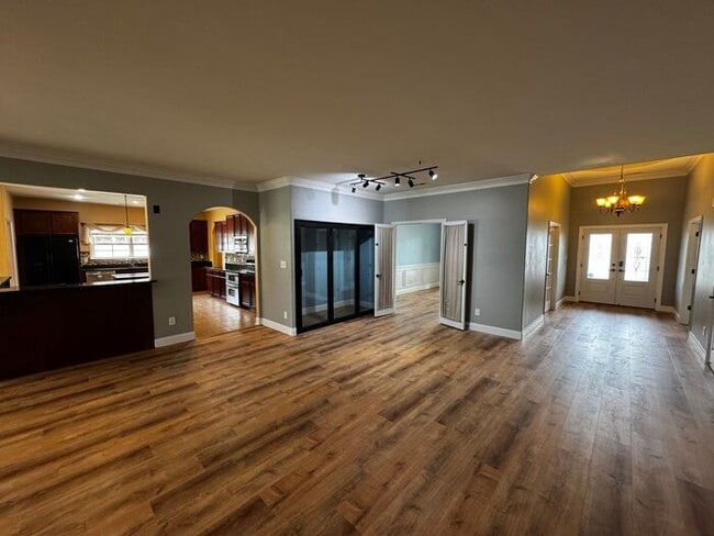 Building Photo - Near Redstone Arsenal Gate 1 with fence, storm shelter and AMAZING spa shower in primary suite