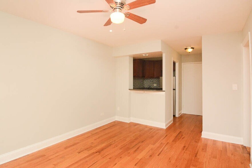 Building Photo - 448 W Barry