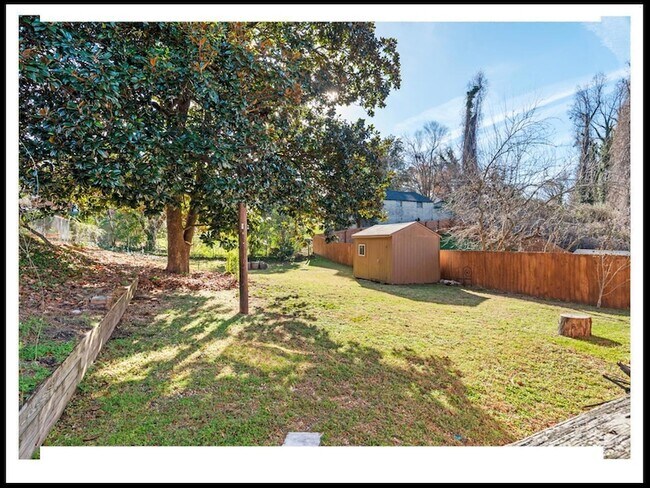 Building Photo - 112 E Lawson St