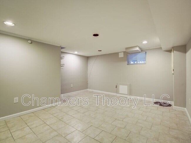 Building Photo - 1417 Downing St NE