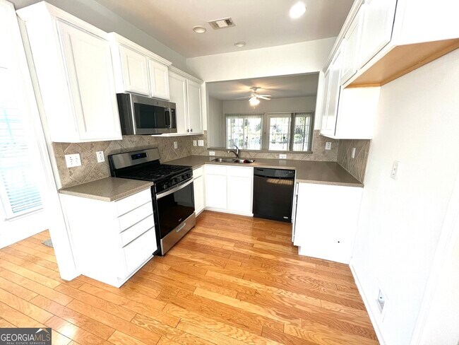 Building Photo - 164 Begonia Ct