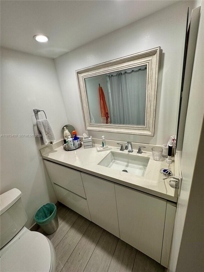 Building Photo - 881 Ocean Dr