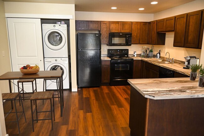 Building Photo - 2 Bed 2 Bath Baxter Springs Condo with mountain views