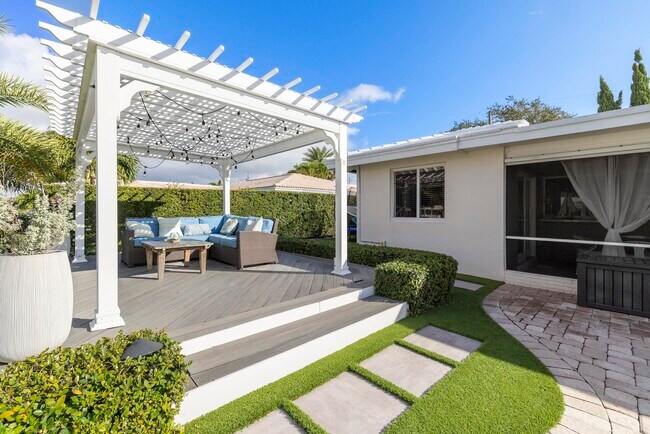 Building Photo - 6251 NE 19th Terrace