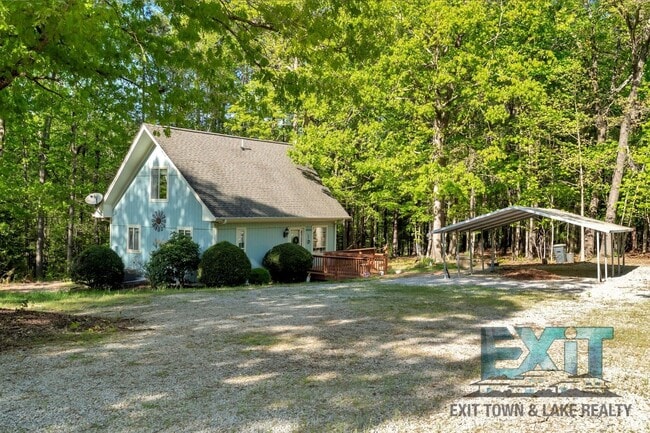 Building Photo - 4 Bedroom, 2 Bath Home Available on Kerr Lake with Private Dock