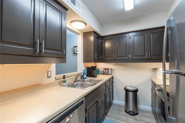 Building Photo - 904 S Weatherred Dr