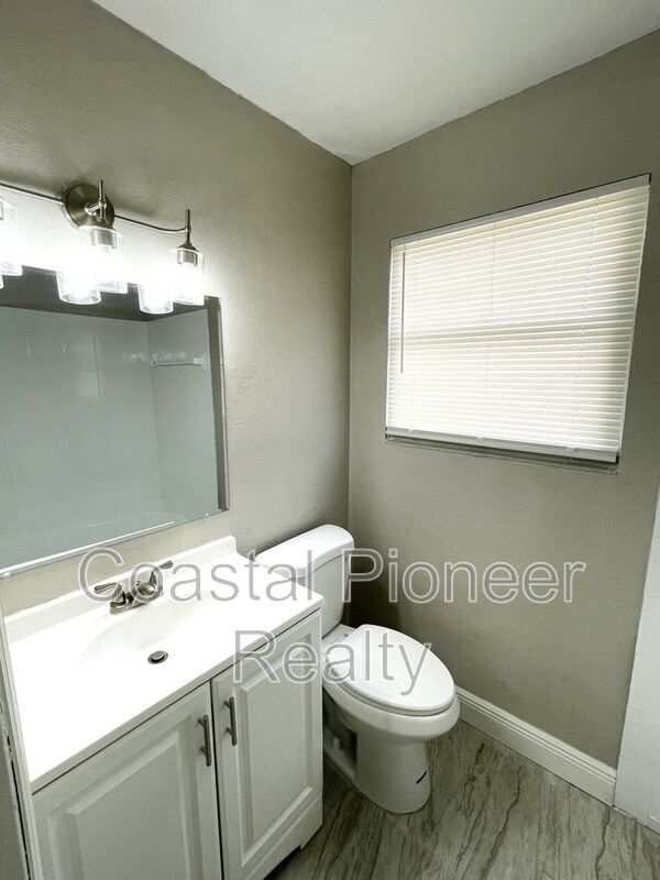 Building Photo - 8310 Croton Ave