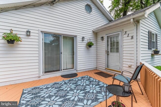 Building Photo - 315 South Dr