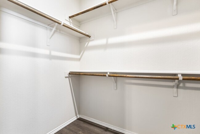 Building Photo - 636 Heathers Wy