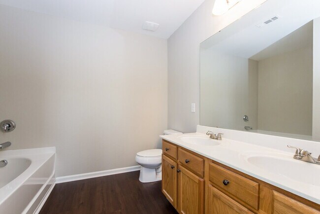 Building Photo - 1742 Eastway Dr
