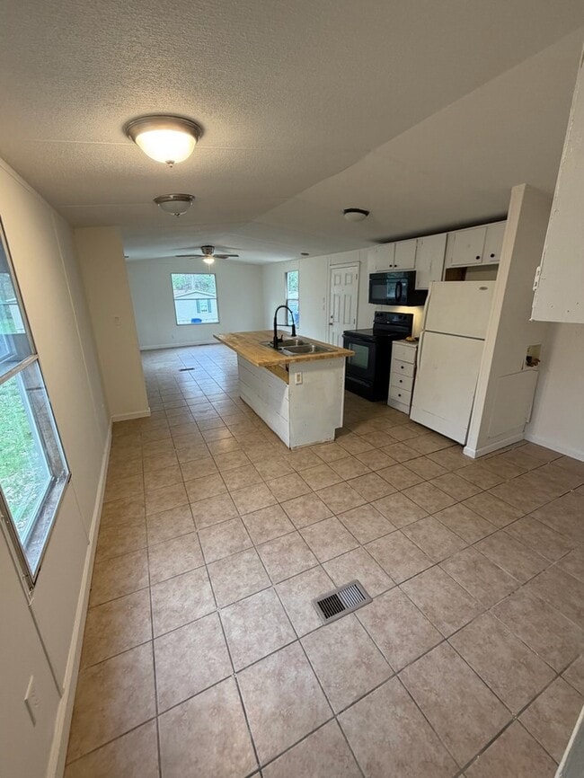 Building Photo - 8100 Yount Rd