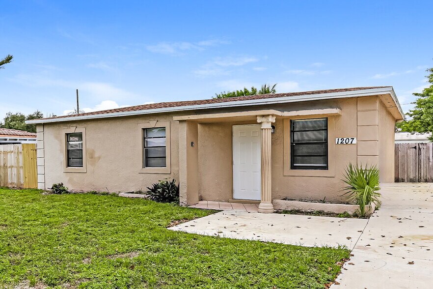 Building Photo - 1207 NW 17th Ave